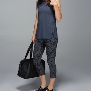 Lululemon wunder under animal print crop size 6